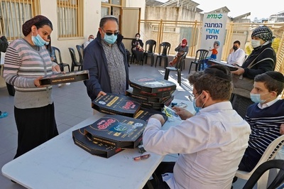 コロナワクチン接種後はピザをどうぞ イスラエル