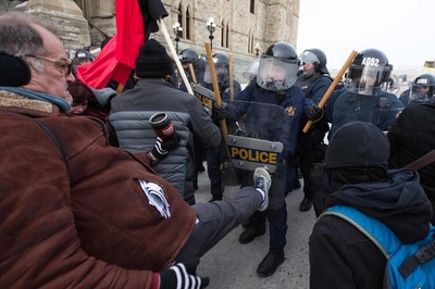 カナダ首都で「国連移民協定」反対派と擁護派が衝突