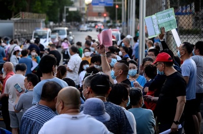 北京のコロナ集団感染、100人超に WHO