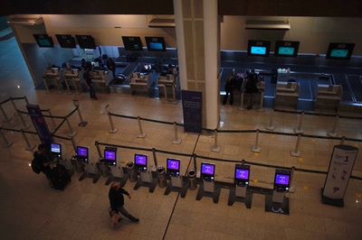 リオ空港モニターにポルノ動画 ハッキングか