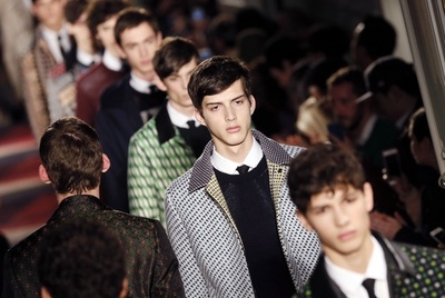 豪芸術家エスター・スチュワートとのコラボ、「ヴァレンティノ」15/16年秋冬メンズ