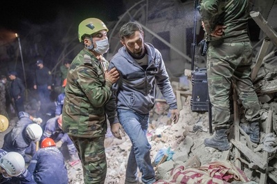 アゼルバイジャン第2の都市にミサイル、民間人に被害