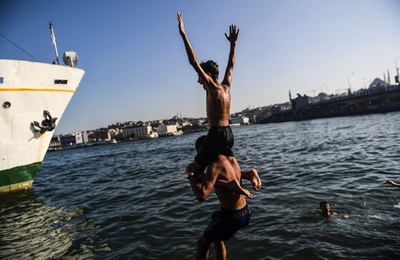 トルコに熱波、南部は過去最高45.4度 森林火災も