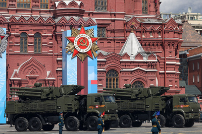 モスクワの国防省屋上などに対空ミサイル 大統領府は沈黙