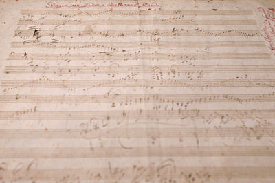 ベートーベンの直筆楽譜に2600万円、サザビーズ競売で