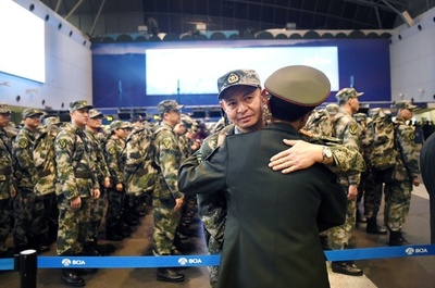 エボラ出血熱、160人態勢の中国医療支援チームがリベリア到着