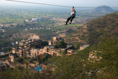 上空から「史跡巡り」、スリル満点の「ジップワイヤー」登場 インド