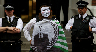 エクアドル、ウィキリークス創設者の亡命を認める