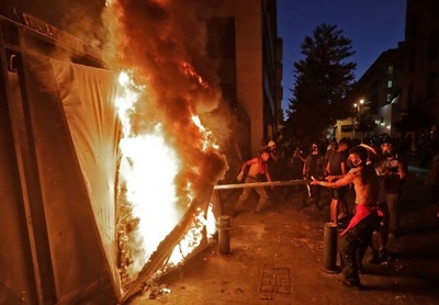 やまぬ怒り、レバノンで反政府デモ続く