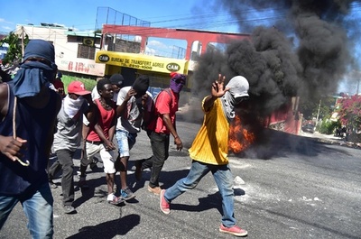 ハイチで開発資金の横領か、デモ隊が暴徒化 死者も
