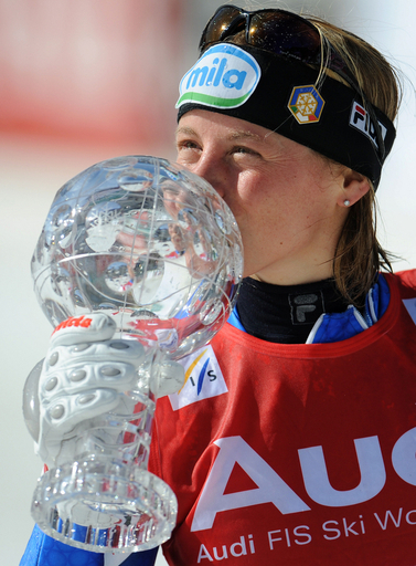 デニス・カルボン 女子回転で種目別年間総合優勝
