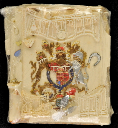 ダイアナ妃のウェディングケーキ片、英でオークションに