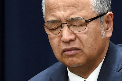 甘利経済再生担当相が閣僚を辞任、金銭授受疑惑で