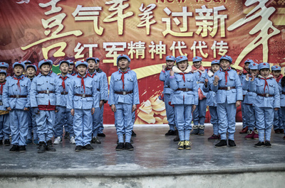 小さな紅軍兵士たち、中国小学校の愛国教育
