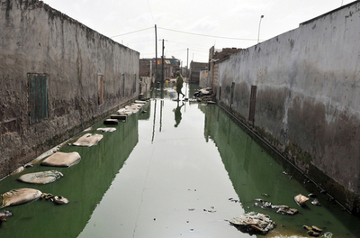 洪水引かず、セネガルの小学校で授業に支障