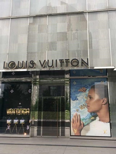 ルイ・ヴィトン　中国でオンラインショップオープンへ　実店舗は閉鎖の動き