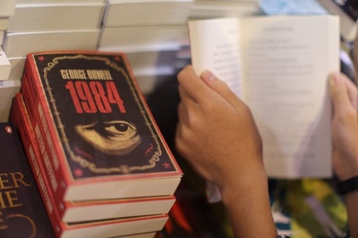 小説「1984」がアマゾン1位に、「もう一つの事実」で売り上げ急増