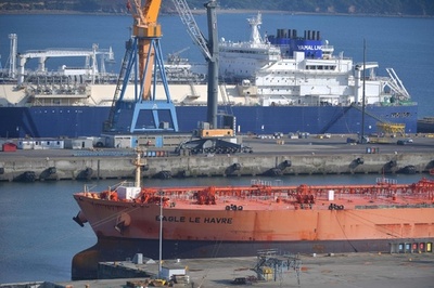 OPECプラス、原油減産で合意 価格下支えのため