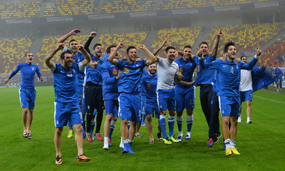 サッカーギリシャ代表、老人施設の復旧費用を寄付 地震で損壊