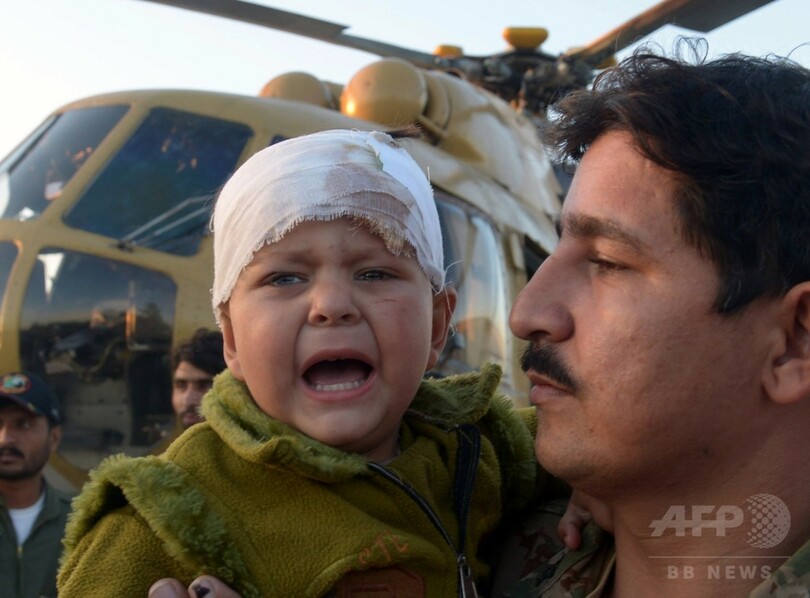 アフガン・パキスタン地震、死者360人超 被災者が支援訴え