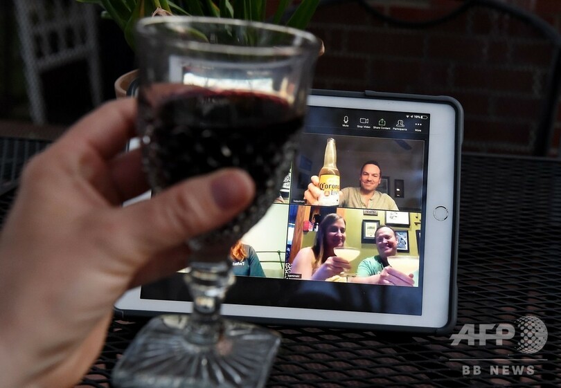 新型コロナ、ロックダウン下の自宅待機で要注意「依存症リスク」