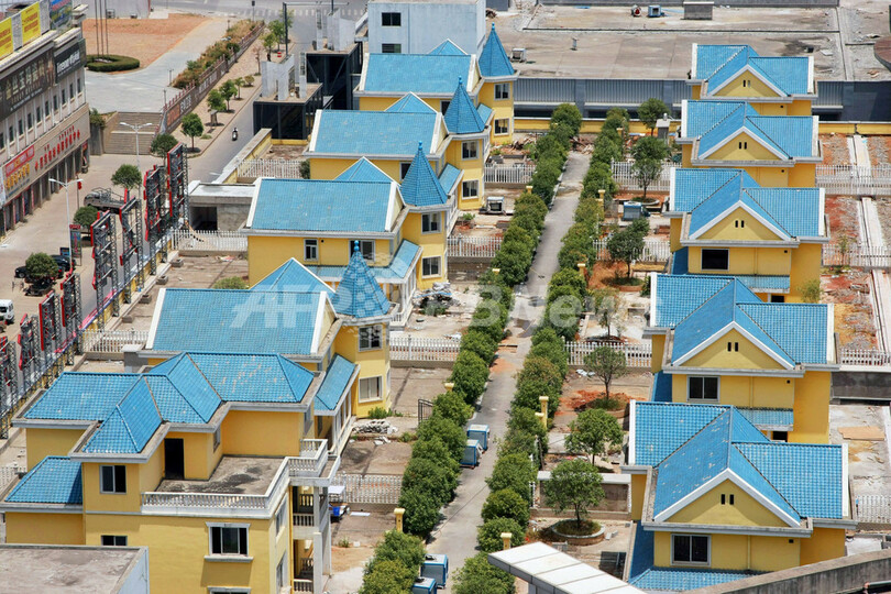 ショッピングモール屋上に戸建て団地、解体も販売もできず 中国