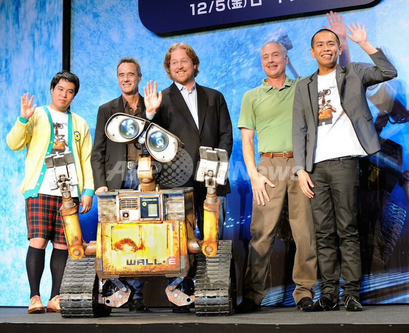 タカアンドトシ、『ＷＡＬＬ・Ｅ／ウォーリー』記者会見でロボットにインタビュー？