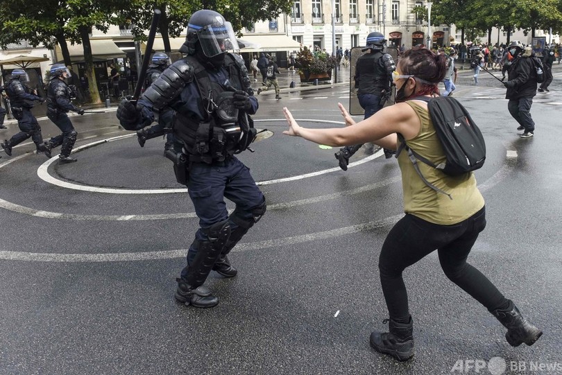 各国でワクチン未接種者への行動制限に抗議するデモ、10万人超参加