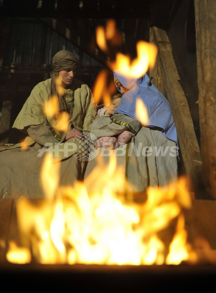 サラエボでカトリック教徒に贈るキリスト降誕劇