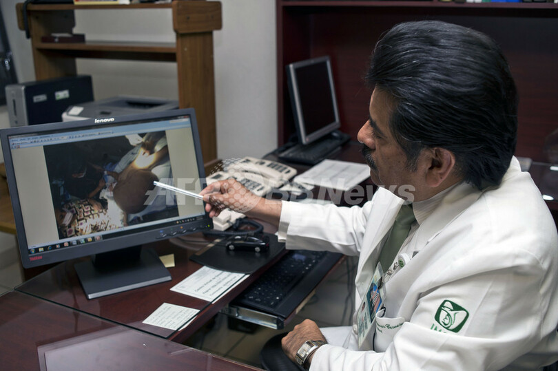 2歳児の体から15キロの腫瘍を切除、歩けるまで回復