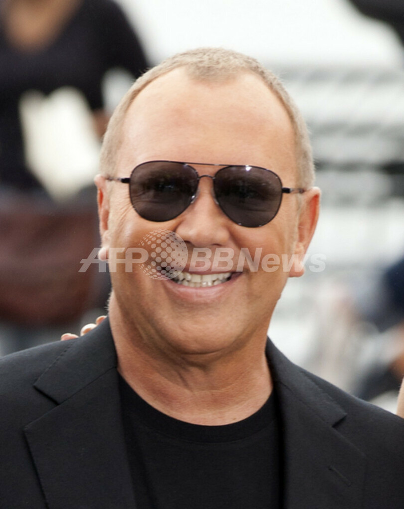 マイケル・コース、長年のボーイフレンドと結婚へ