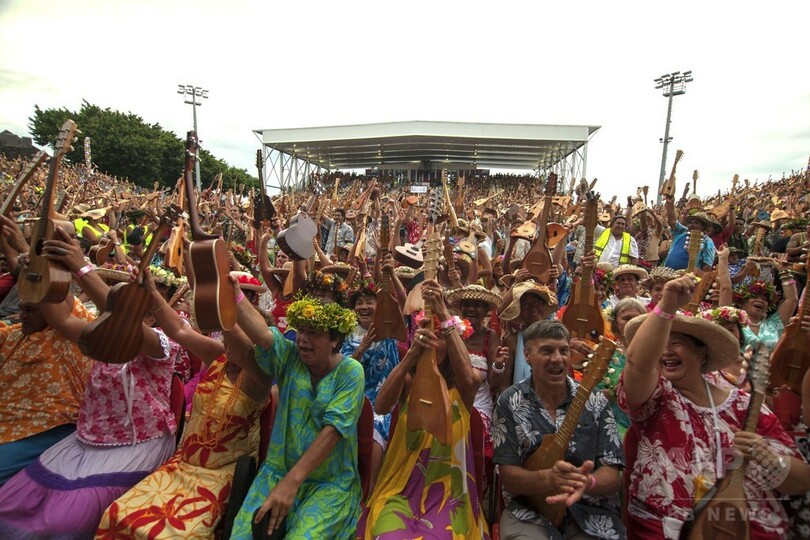 4750人でウクレレ演奏 世界記録に 仏領ポリネシア 写真14枚 国際ニュース Afpbb News