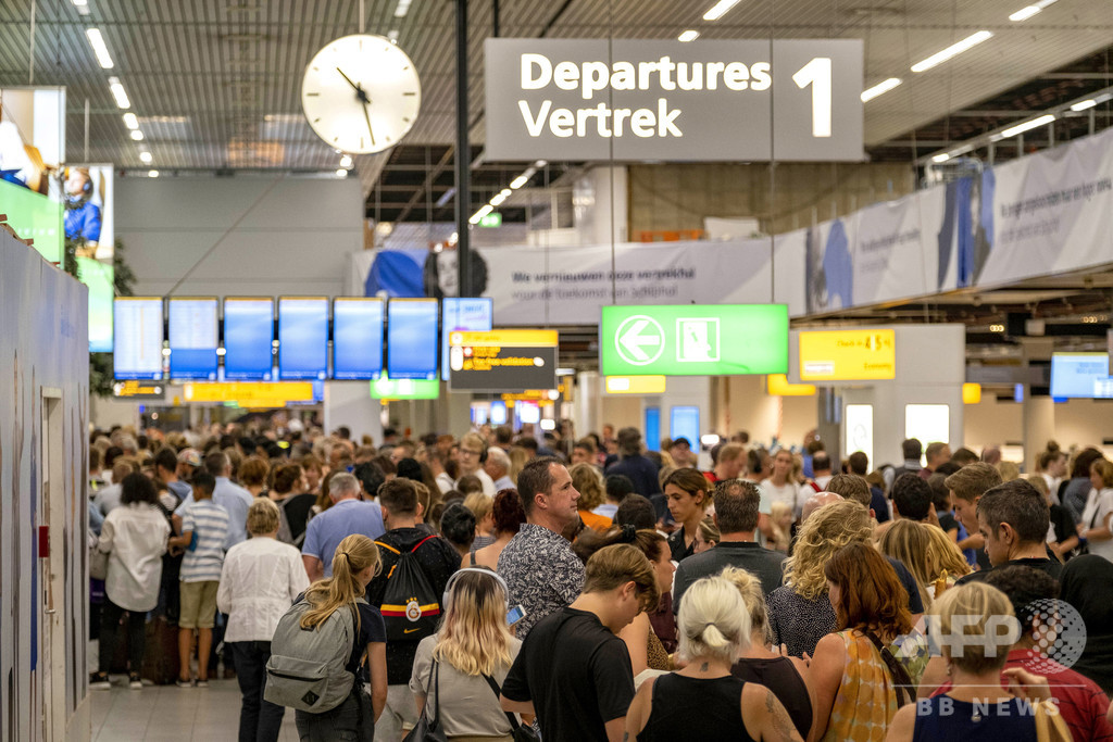 誤ってハイジャック警報、空港が大混乱 オランダ 誤ってハイジャック警報、空港が大混乱 オランダ