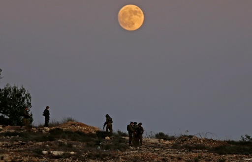 写真特集 世界各地の夜空を照らす満月 Afp収蔵写真から厳選 写真59枚 国際ニュース Afpbb News