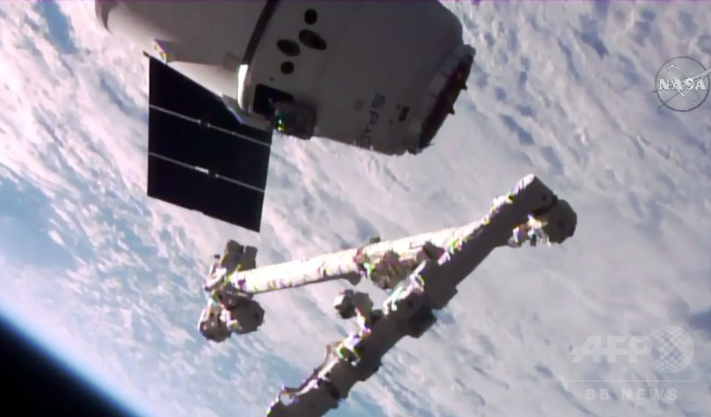 スペースX初の再利用宇宙船「ドラゴン」、ISSに到着 スペースX初の再利用宇宙船「ドラゴン」、ISSに到着