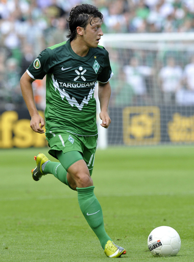 メスト　エジル　 元ドイツ代表  レアルマドリー　直筆サイン入りフォト メスト エジル 元ドイツ代表 レアルマドリー 直筆サイン入り