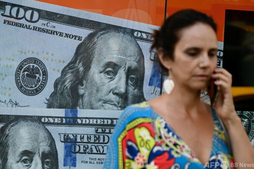 我慢のアルゼンチン国民、物価高騰に補助金削減 新政権が「ショック療法」 写真2枚 国際ニュース：AFPBB News