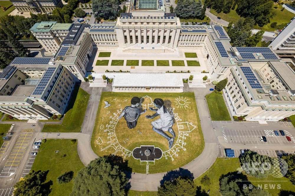 理想の世界描く子どもたち、国連事務局に巨大アート スイス 写真17枚