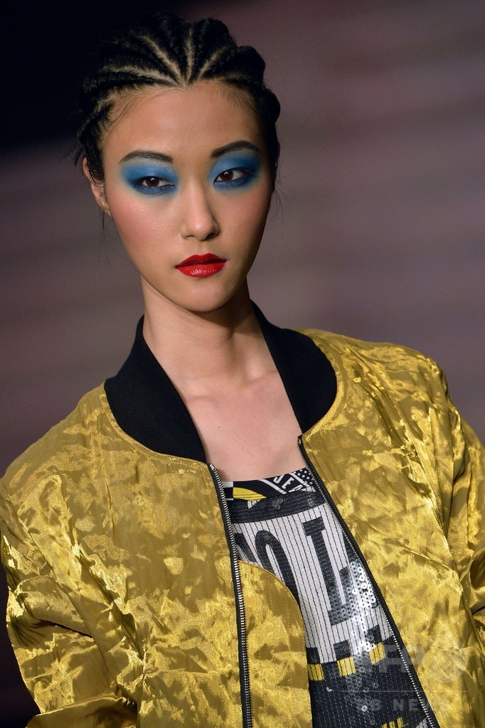 ラストショーはミスコン風の演出、「ジャンポール・ゴルチエ」15年春夏