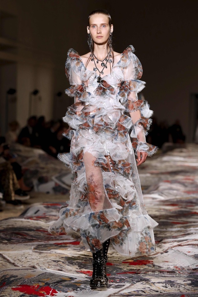 「アレキサンダー・マックイーン」17年春