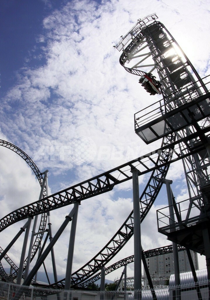 世界一の落下角度、富士急ハイランドに新コースター登場 写真9枚