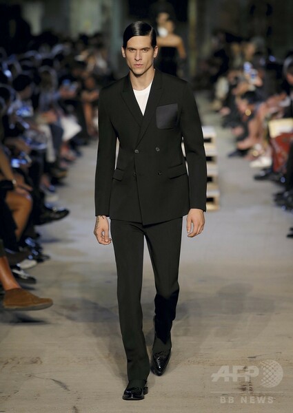 「ジバンシィ」16年春夏コレクション