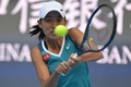 テニス、中国オープン、女子シングルス準々決勝。リターンを打つ張帥（2024年10月3日撮影）。(c)Jade Gao / AFP