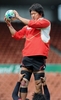 16日にハミルトン（Hamilton）で行われる2011年ラグビーW杯ニュージーランド大会（Rugby World Cup 2011）1次リーグA組第2戦でニュージーランド代表（オールブラックス）と対戦する日本代表が15日、最終調整を行った。

練習に臨む菊谷崇（Takashi Kikutani、2011年9月15日撮影）。(c)AFP/WILLIAM WEST