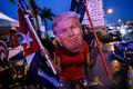 米フロリダ州マイアミで、ドナルド・トランプ大統領を支持する集会に参加した人々（2020年11月7日撮影）。(c)CHANDAN KHANNA / AFP