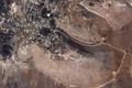 イスラエル国境に近いレバノン南部にある国連レバノン暫定軍（UNIFIL）の基地（右下の白い四角い部分）。米衛星画像企業プラネット・ラブズPBC提供（2024年10月5日撮影）。(c)AFP PHOTO / PLANET LABS PBC