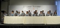 東京五輪招致委員会（Tokyo 2020 Bid Committee）は5日、アルゼンチン・ブエノスアイレス（Buenos Aires）で記者会見に臨み、スポーツディレクターの荒木田裕子（Yuko Arakida）理事は、もし東京が2020年夏期五輪の開催地に選ばれたら、2011年の東日本大震災の影響を受けた若者を勇気づけることができるだろうと話した。

記者会見に臨む選手や元選手ら（2013年9月5日撮影）。(c)AFP/Juan MABROMATA