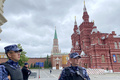 ロシアの首都モスクワにある大統領府（クレムリン）周辺で警備に当たる国家親衛隊（2023年6月24日撮影）。(c)AFP