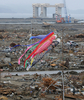 東日本大震災の発生から1か月が過ぎた被災地。写真は岩手県陸前高田市で風に揺れるこいのぼり（2011年4月22日撮影）。(c)AFP/Toru YAMANAKA

&lt;a href=&quot;http://www.afpbb.com/article/disaster-accidents-crime/disaster/2790111/6954516&quot;&gt;&lt;b&gt;【写真特集】地震に襲われた各地の様子&lt;/b&gt;&lt;/a&gt;