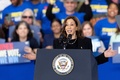 米ノースカロライナ州ローリーでの選挙集会で、演説するカマラ・ハリス副大統領（2024年10月30日撮影）。(c)Ryan M. Kelly / AFP